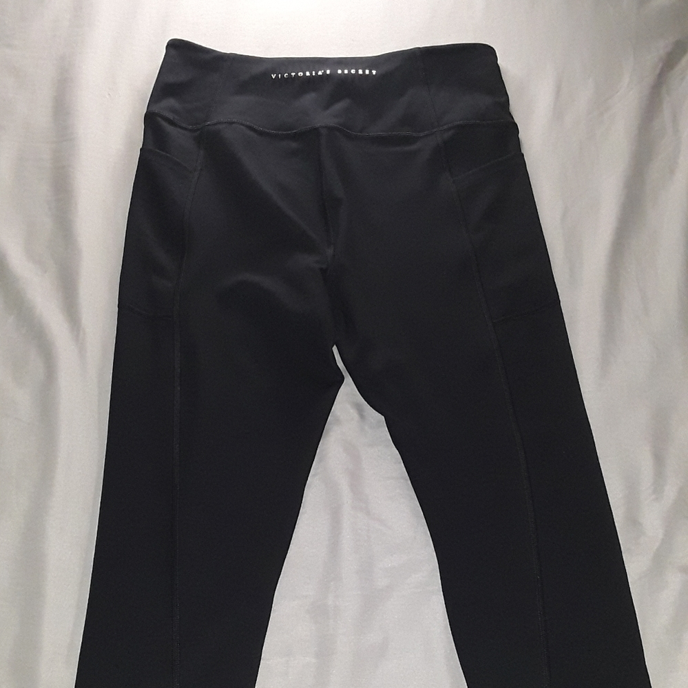 Victoria's Secret Incredible Essential Legging
